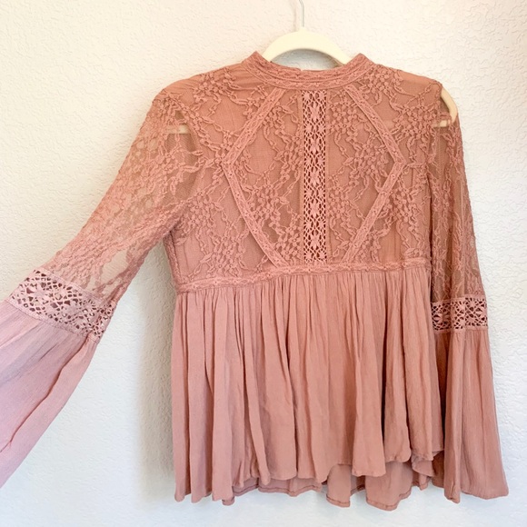 American Eagle Outfitters Tops - American Eagle Rose lace long sleeved blouse.